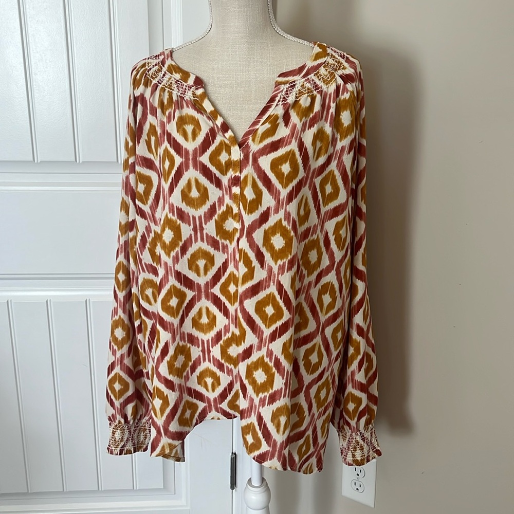 Wonderly patterned flowy blouse